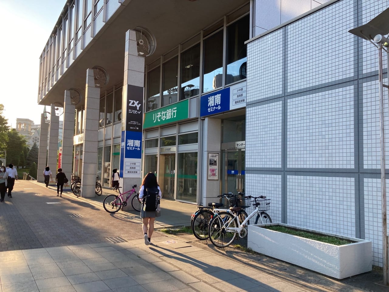 横浜市都筑区 センター南駅にあった りそな銀行 が センター北mosaic Mall内のちょっと珍しい場所に移転していました ご利用の方はチェックしておいたほうが良いかも 号外net 横浜市都筑区