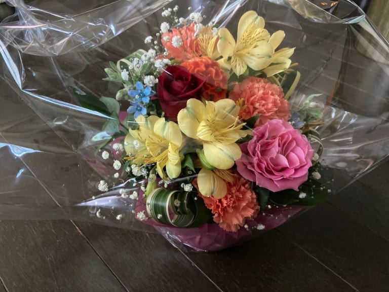 【横浜市都筑区】激安ショップワールドフラワーで豪華なフラワーアレンジメントを♪リーズナブルでも華やかでびっくり！ 横浜市都筑区